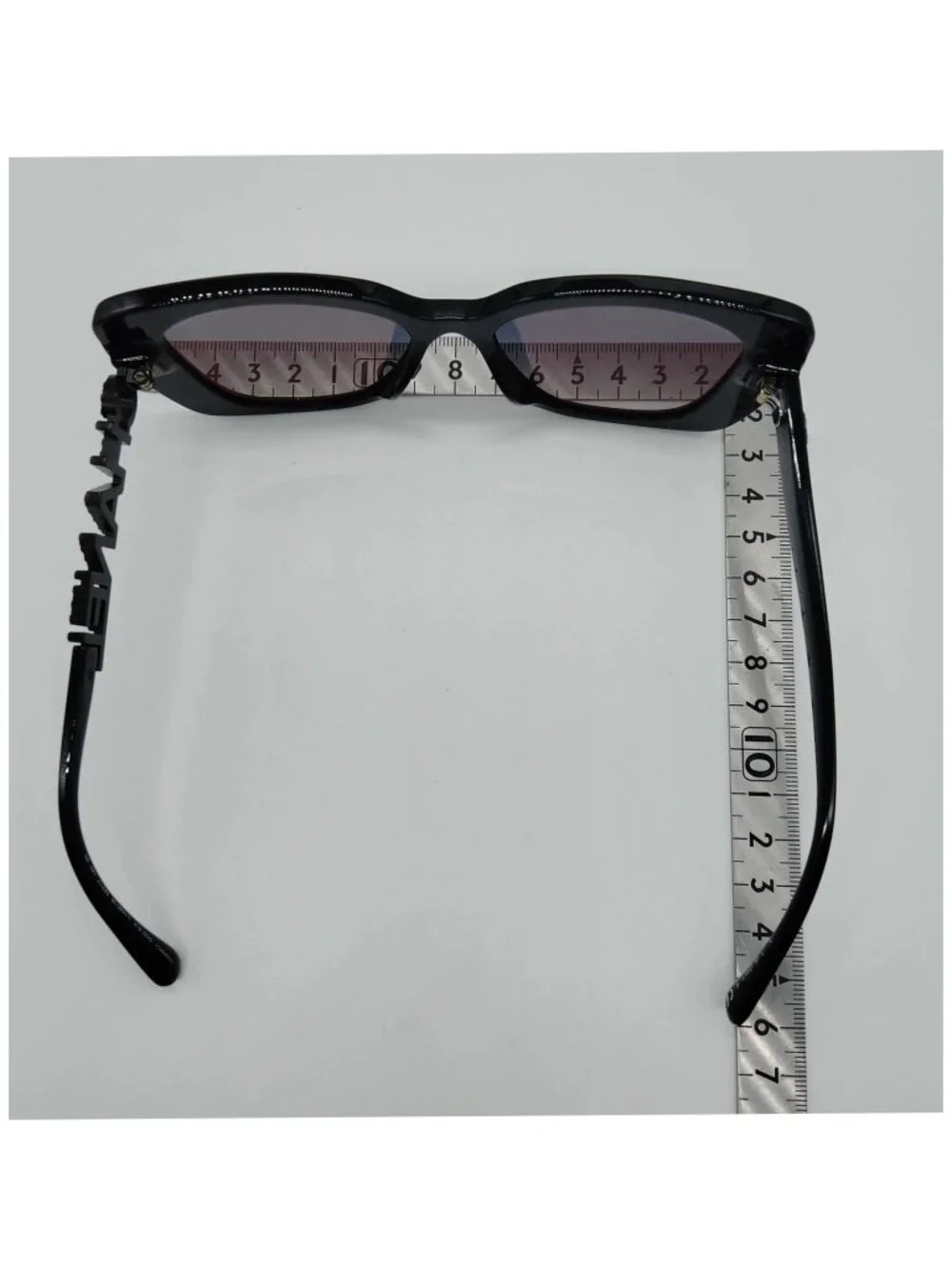 CHANEL elegant oversized